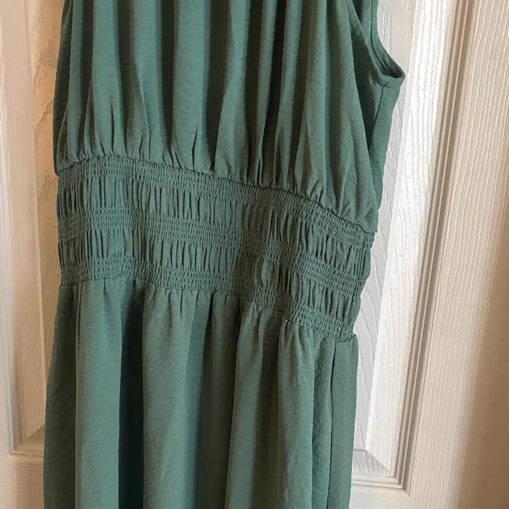 Elegant Green Maxi Dress - Picture 3 of 6